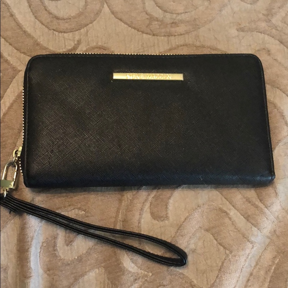 Steve Madden wristlet wallet